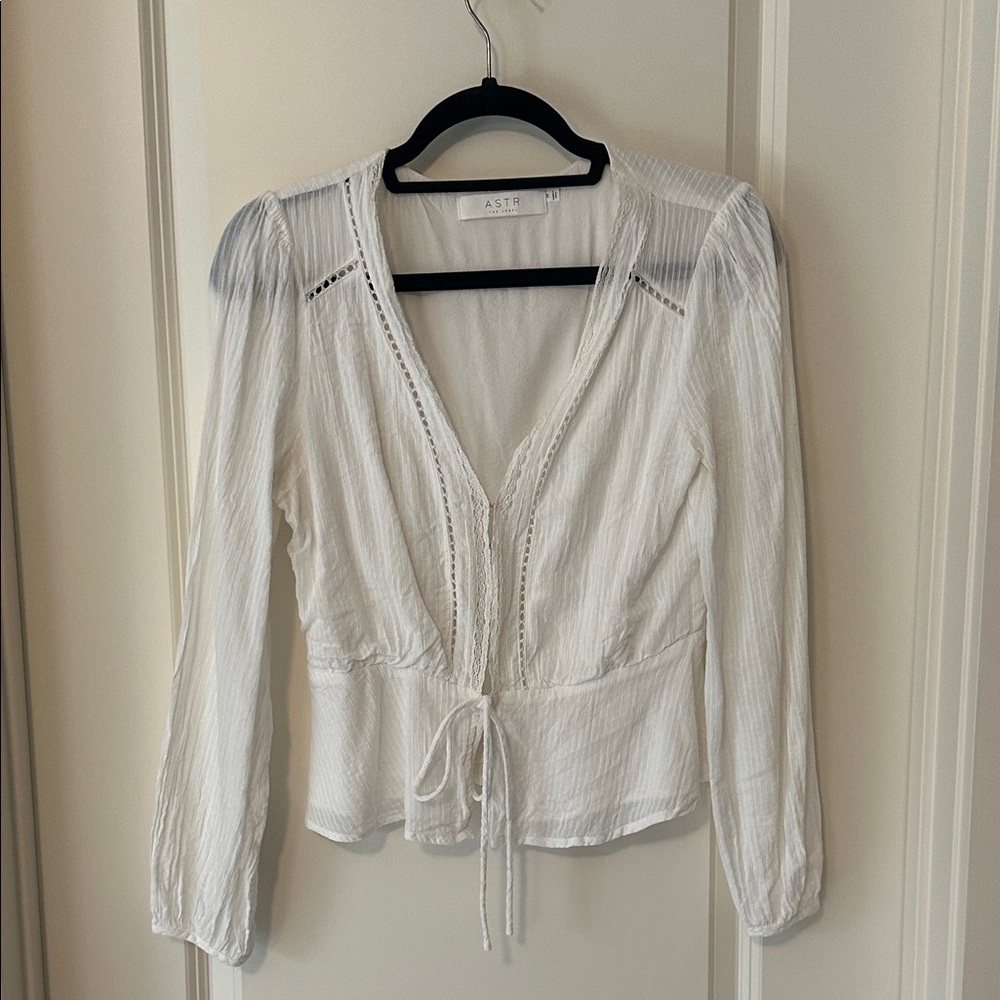 ASTR Women's Cream Lace Trim Blouse
